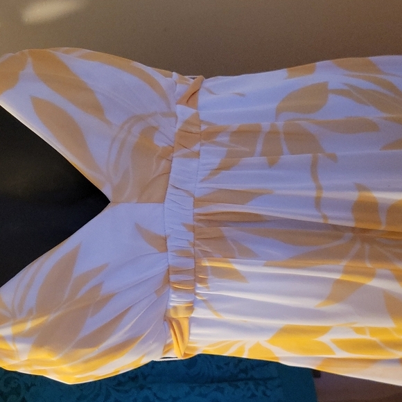 White Top with Yellow Floral Pattern - Picture 3 of 8